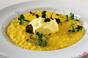 Risottino Carnaroli riserva San Massimo con midollo,  spuma allo zafferano e cialda di Parmigiano