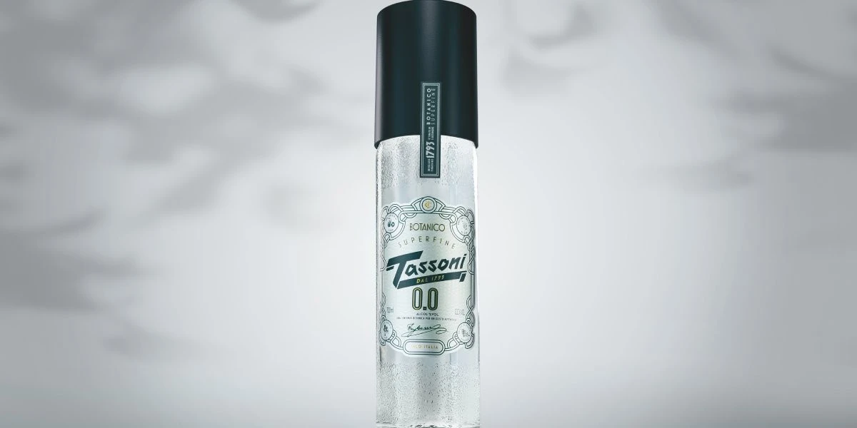 Tassoni presenta il Botanico Superfine e la Tonica Superfine Zero ...