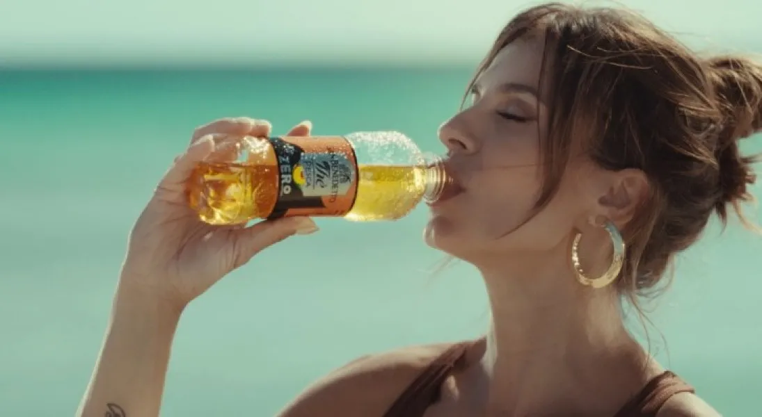  Acqua Minerale San Benedetto, on air la nuova campagna con Elisabetta Canalis