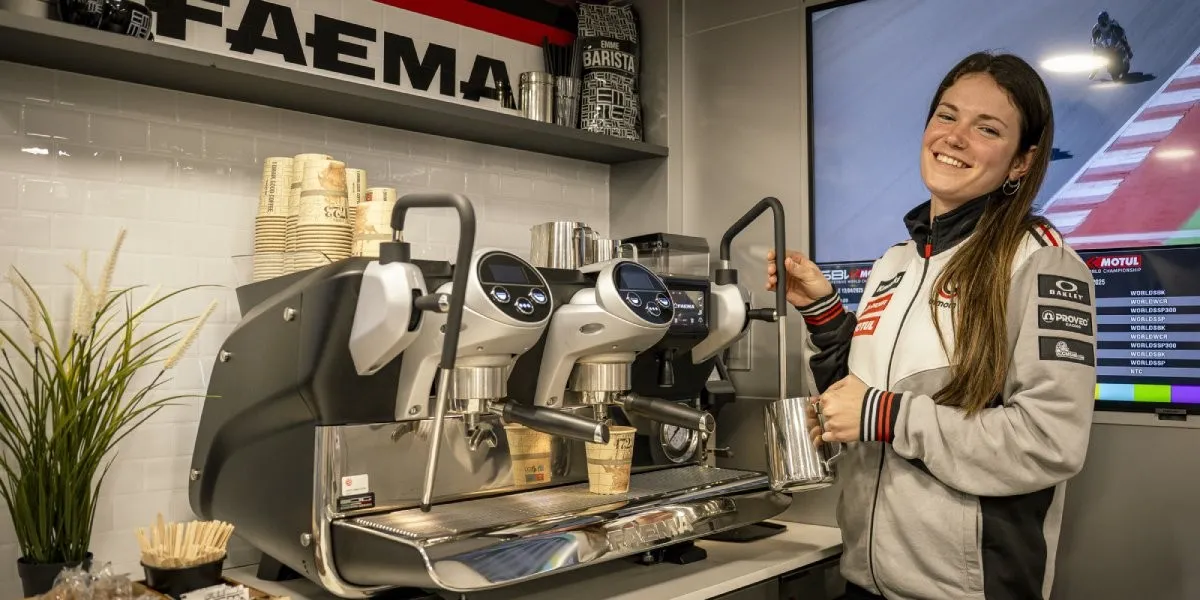 Partnership Faema e bimota: nascono due versioni custom di Faemina per festeggiare il binomio caffè e motori