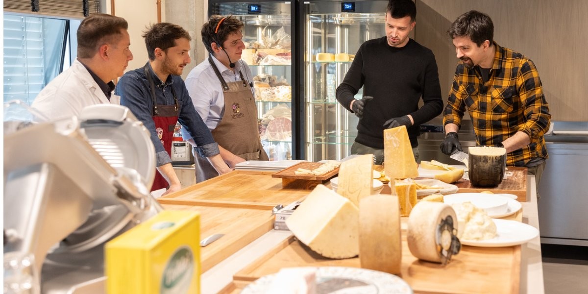 UniSaFo, arriva in Italia il primo Percorso di Formazione Superiore alla Conoscenza di Salumi e Formaggi  