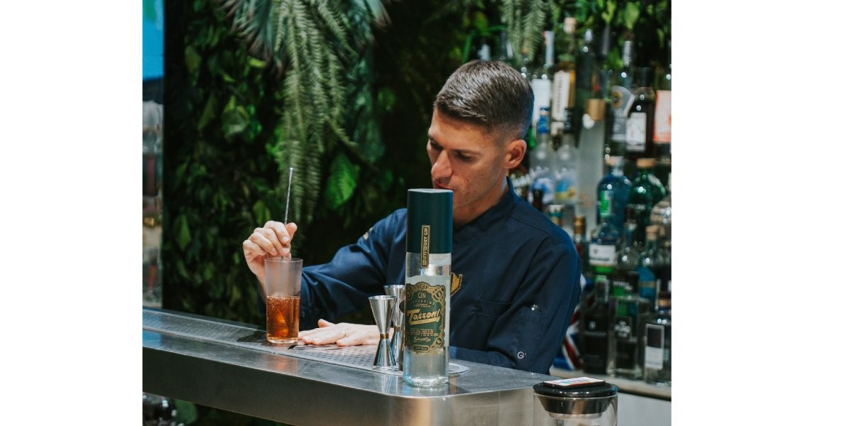 La mixology secondo Bruno Vanzan: come ideare un cocktail con Distilled Dry Gin Superfine al Cedro Tassoni