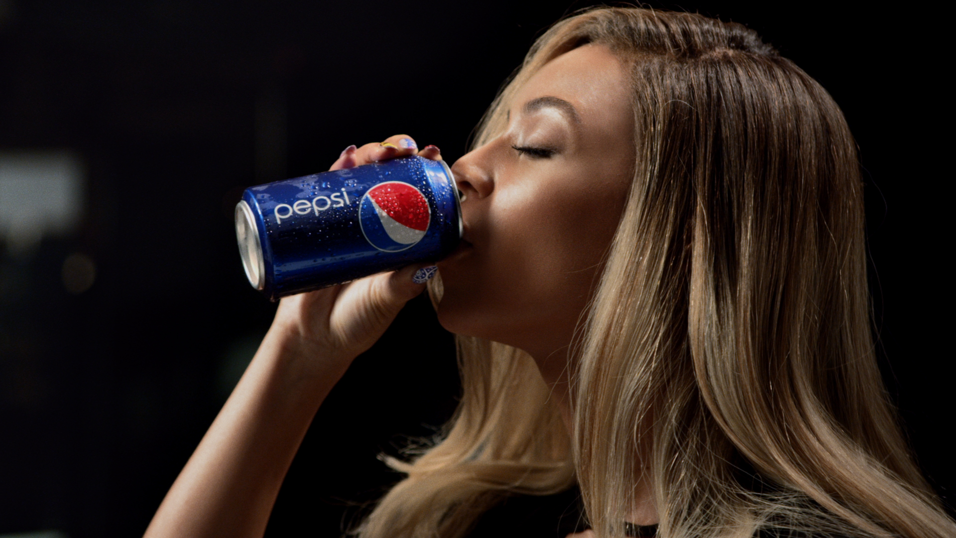 Pepsi e Beyoncé presentano Mirrors