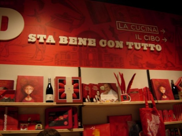 Concorrenza fuoricasa: l'ibrido di Feltrinelli
