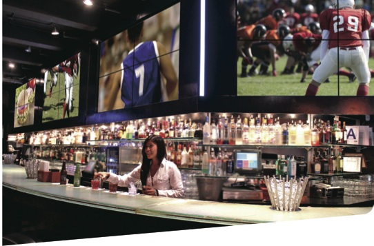 Digital signage: perché conviene adottare gli schermi digitali al bar