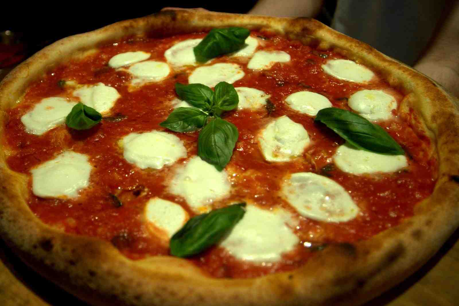 La Pizza napoletana bene dell'umanità, appello all'Unesco