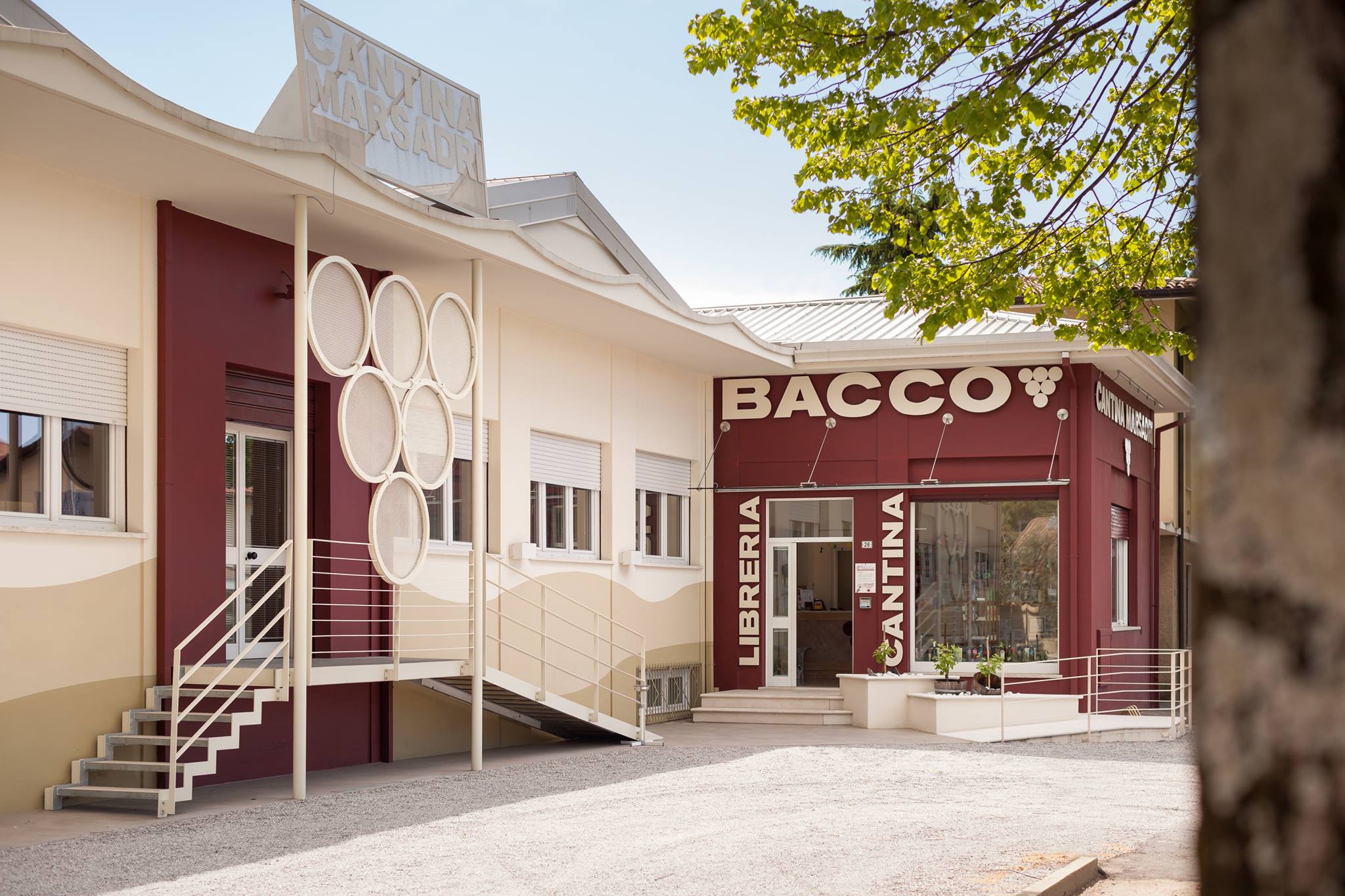 Pane e cultura. Libreria Bacco: non chiamatela enoteca letteraria!