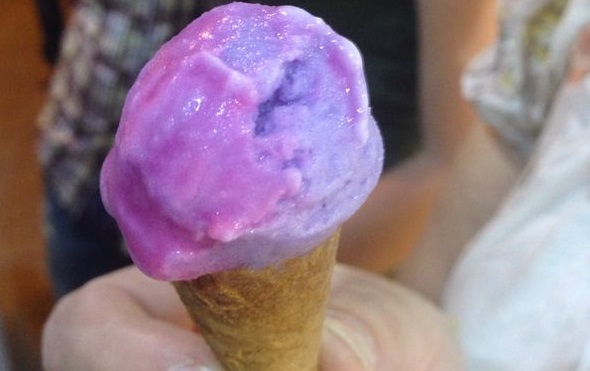 L'ex fisico Linares crea un gelato che cambia colore sciogliendosi