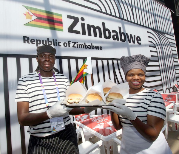 Zebraburger cotto e mangiato: succede al padiglione dello Zimbabwe