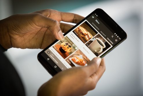 Starbucks, in Uk arriva l’app per saltare la coda in caffetteria