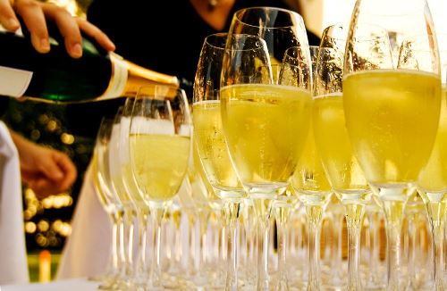 Le bollicine non brindano alla ripresa