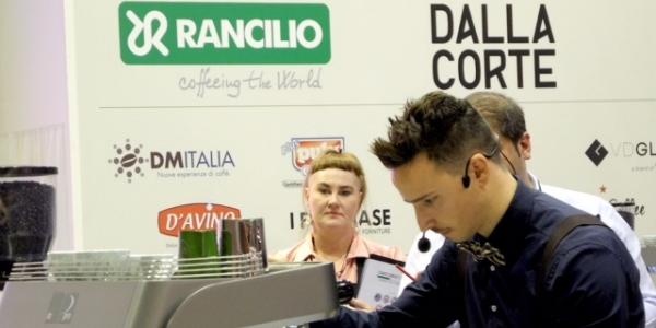 Applausi ai campioni di latte art e coffee in good spirits