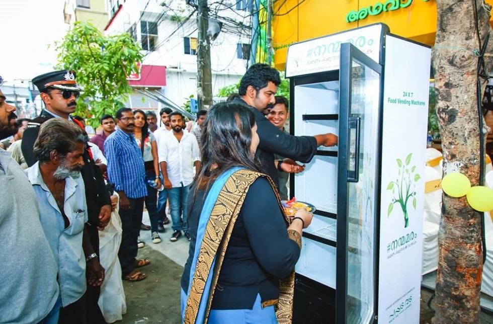 India, il frigorifero condiviso per regalare gli avanzi del ristorante