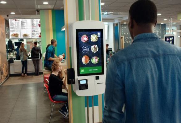 Usa, da McDonald's patatine all you can eat. Altro che svolta salutista