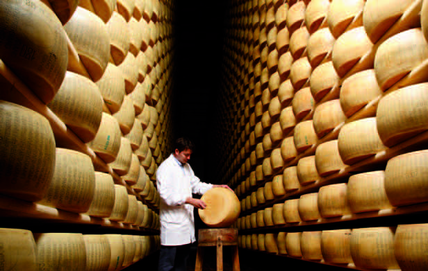 Parmigiano Reggiano: tre “bollini” per scegliere bene