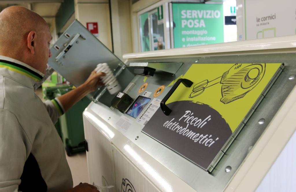 L’Uno contro Zero è legge: i piccoli rifiuti elettronici si portano in negozio