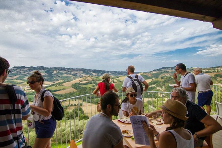 Camminata gourmet sui colli: torna la Mangialonga Picena