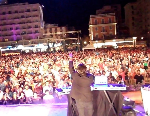 Con prepotenza torna Rexanthony: tour e "Colors EP"