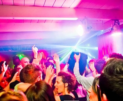 Progettando e realizzando arredamenti per discoteche