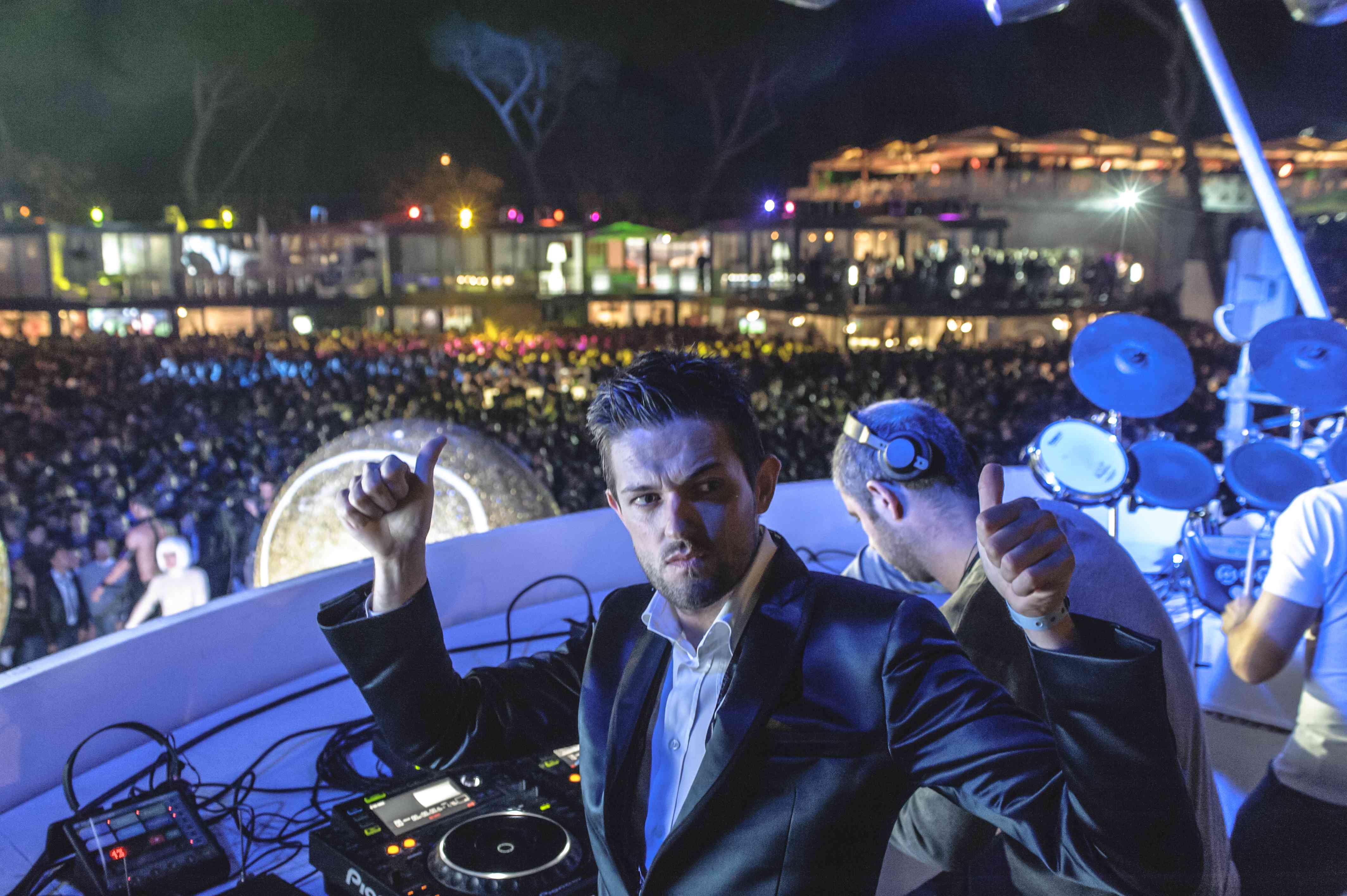 Ale Big Mama: musica, teatro e circo nelle discoteche