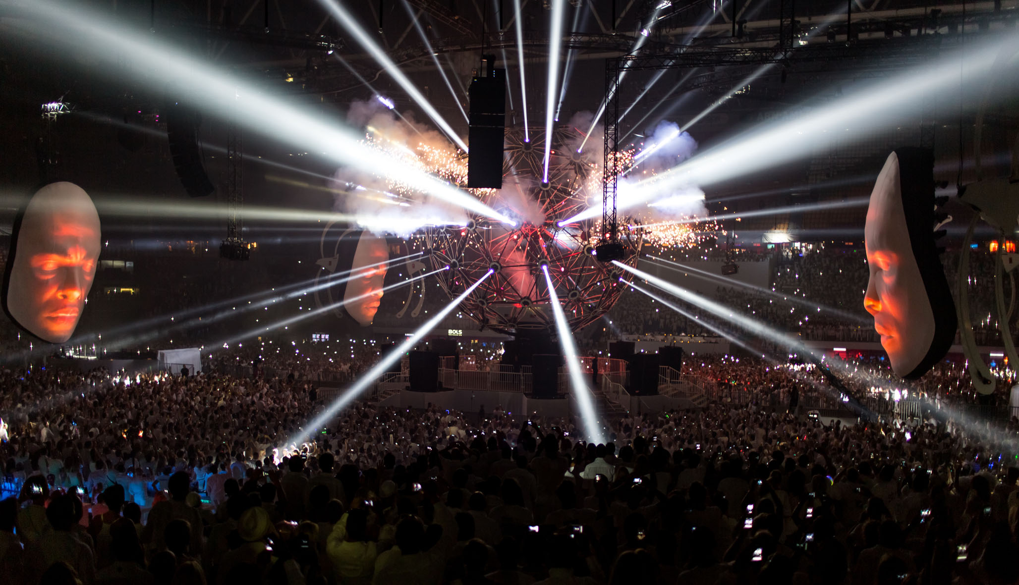 Sensation White Room apre il casting