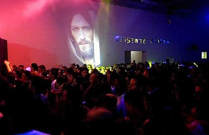 Nella “cristoteca” si ballano brani religiosi