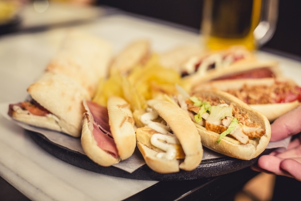 Con 100 Montaditos basta una foto per viaggiare