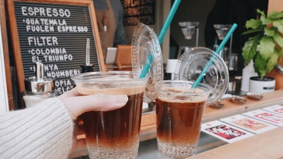 Espresso Tonic: il drink a base di caffè e acqua tonica spopola su Instagram