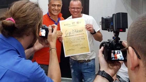 Gigi D'Alessio nominato ambasciatore di #pizzaUnesco