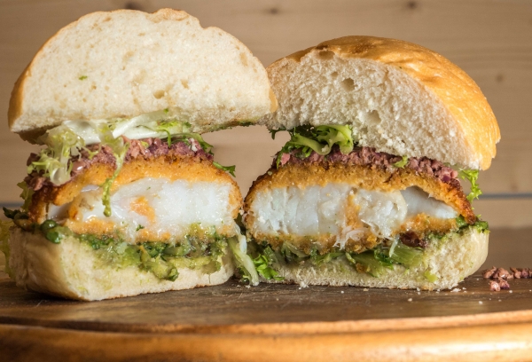 Cipajo e Fenesta Verde presentano il panino col baccalà fritto