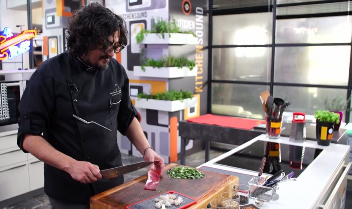 Alessandro Borghese Kitchen Sound, ecco le crespelle mare e monti VIDEO