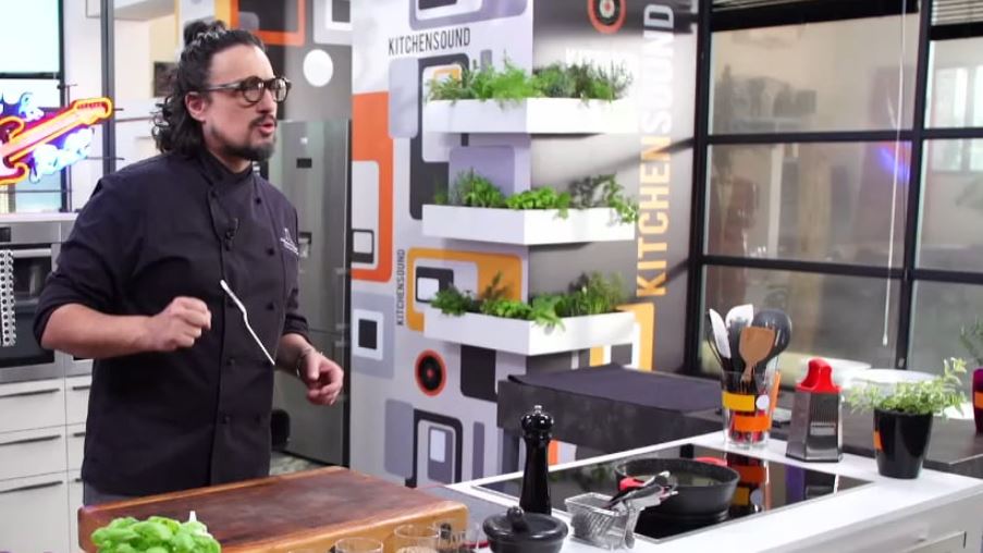 Alessandro Borghese Kitchen Sound: cuciniamo le sarde in saor. VIDEO