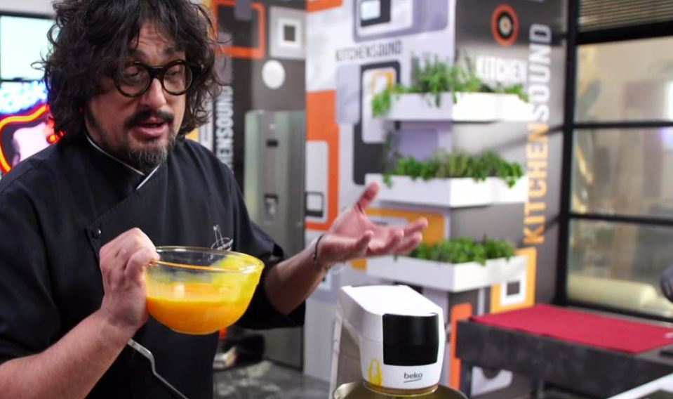Alessandro Borghese Kitchen Sound, un fantastico profiteroles. VIDEO