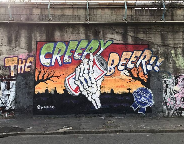 A Milano i graffiti ispirati alla birra Pabst Blue Ribbon