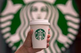 Starbucks: a Seattle debutta il cocktail bar. Attesi mille locali