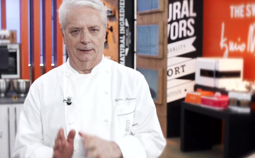 Iginio Massari The Sweetman, una torta caprese per il Maestro. VIDEO