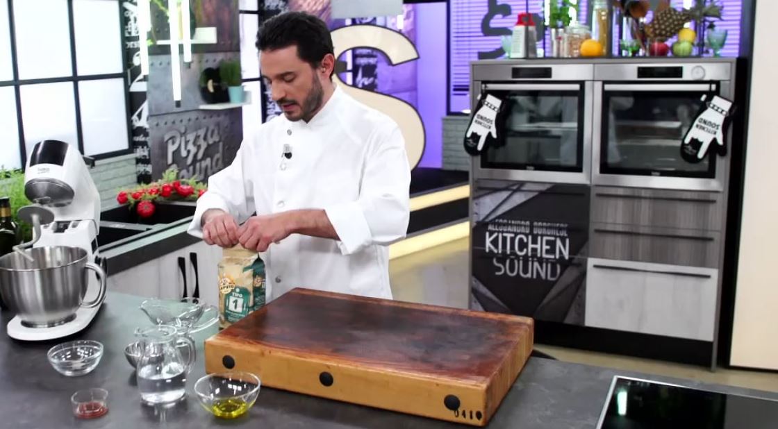 Alessandro Borghese Kitchen Sound Pizza, Pizza fave e pecorino. VIDEO