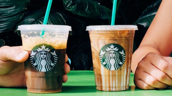 Starbucks e McDonald’s, 1 milione di dollari per il bicchiere riciclabile