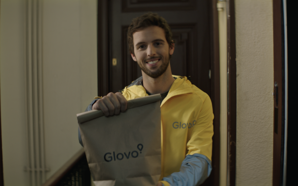 Glovo celebra il delivery con un nuovo spot ed iniziative speciali