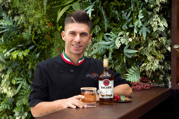 Bruno Vanzan firma il cocktail Old4 col nuovo rum Bacardí Anejo Cuatro