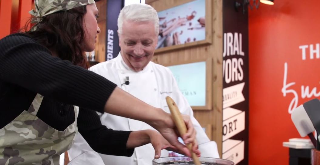 Iginio Massari The Sweetman, sfida con la fondant al cioccolato. VIDEO