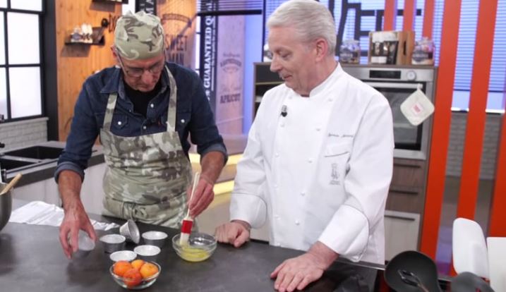 Iginio Massari The Sweetman, monoporzione di pan di Spagna e albicocche