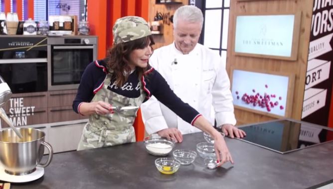 Iginio Massari The Sweetman, la sbrisolona con crema chantilly. VIDEO