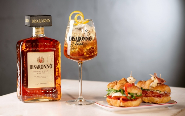 In attesa di gustarlo al bar, ecco la ricetta del Disaronno Fizz