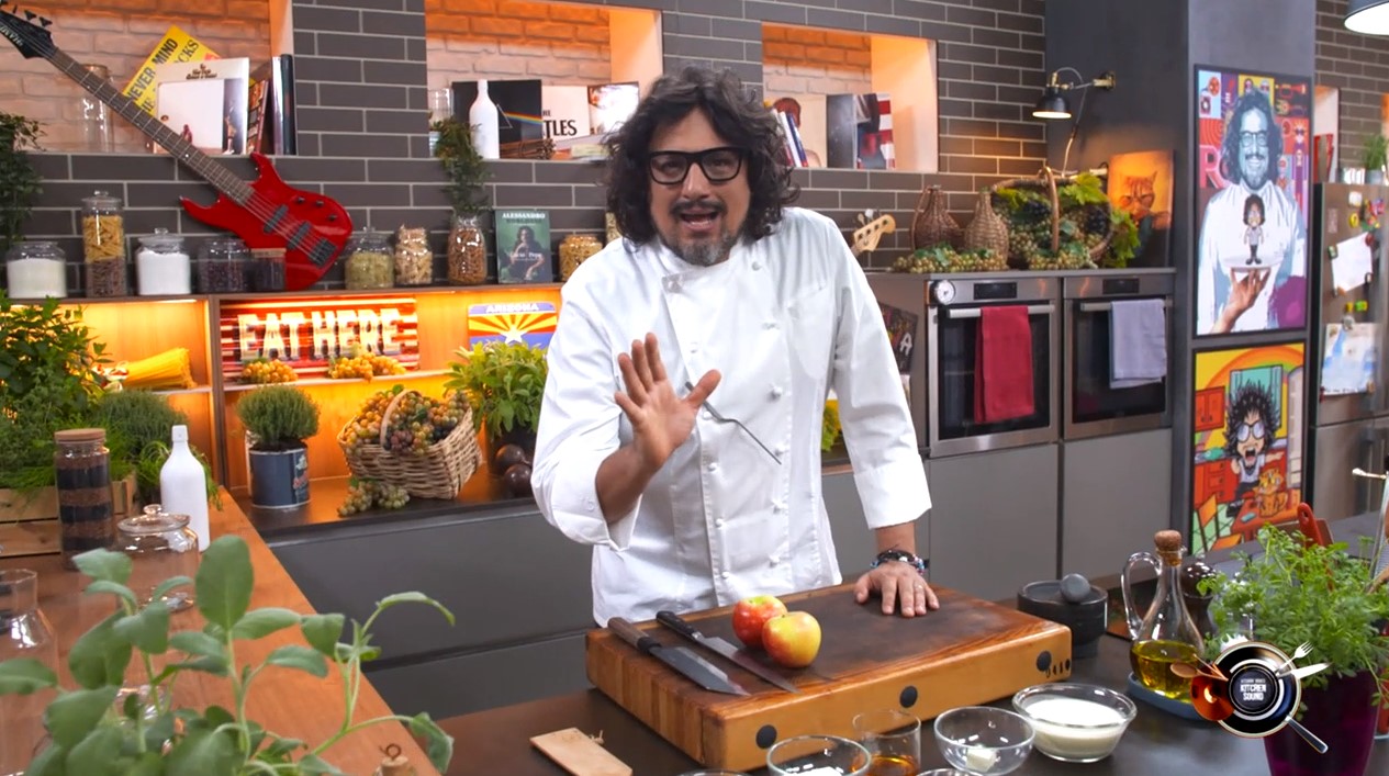 Alessandro Borghese Kitchen Sound, crespelle con mele di Cuneo. VIDEO