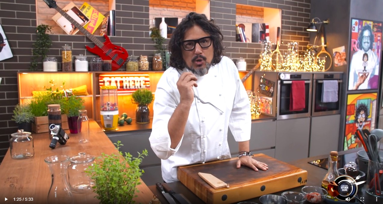 Alessandro Borghese Kitchen Sound, fusilloni nero di seppia. VIDEO