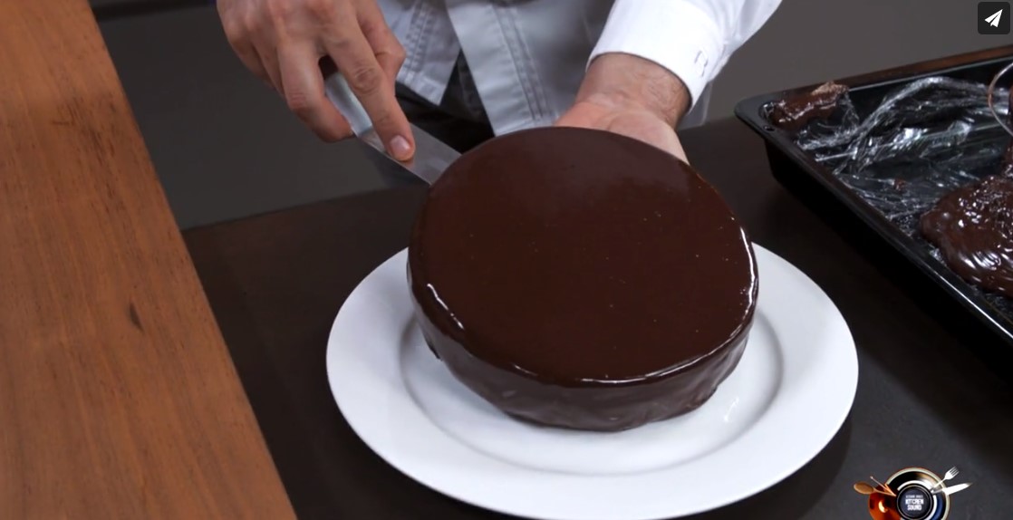 Alessandro Borghese Kitchen Sound Chocolate, la torta Sacher. IL VIDEO