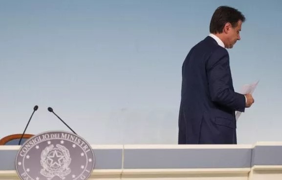 Crisi di governo, Fipe: “Fate presto, a rischio l’intero comparto”