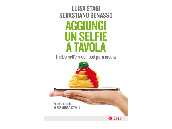 Aggiungi Un Selfie A Tavola: il cibo nell'era dei food porn media