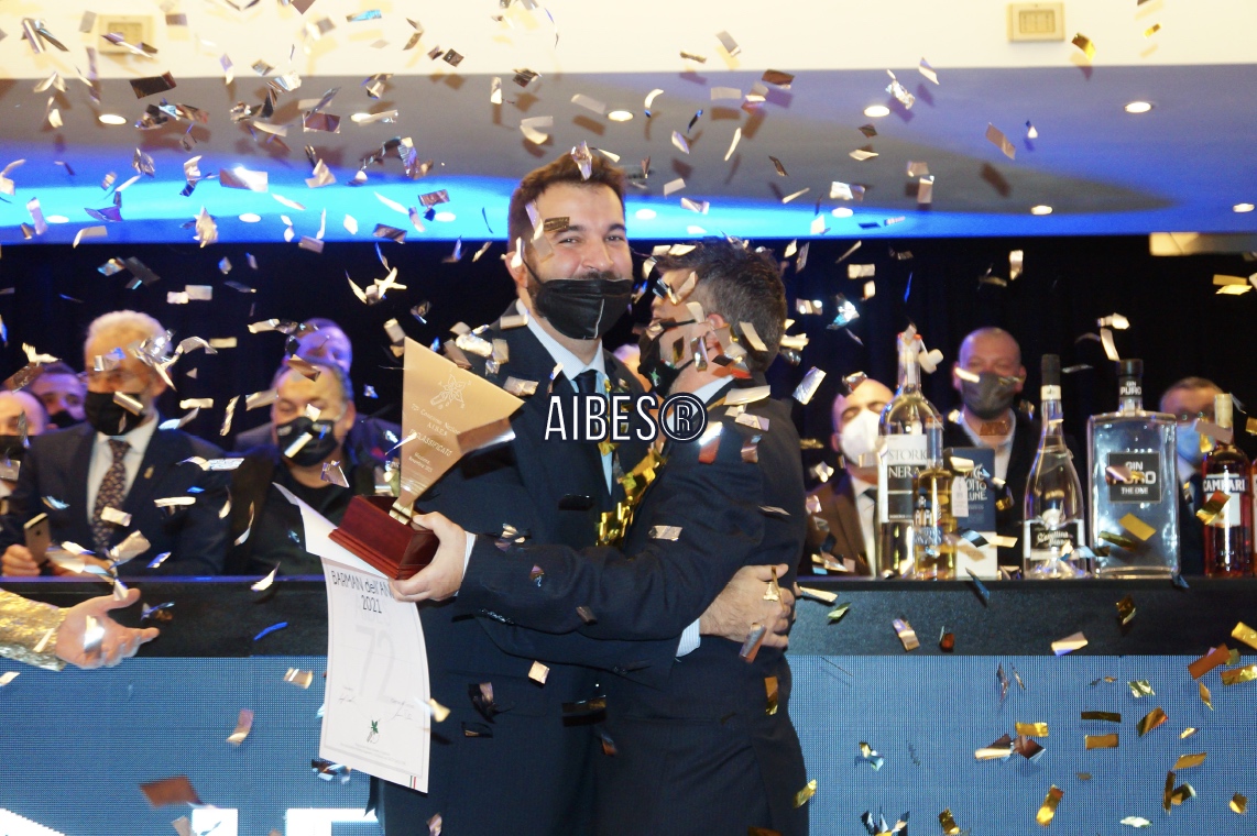 Aibes 2021, il titolo di barman dell'anno va a Enea Massulo
